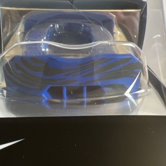 Nike Game Ready Blue Lip Protector Mouthguard Quick Release Strap Included - Picture 1 of 3